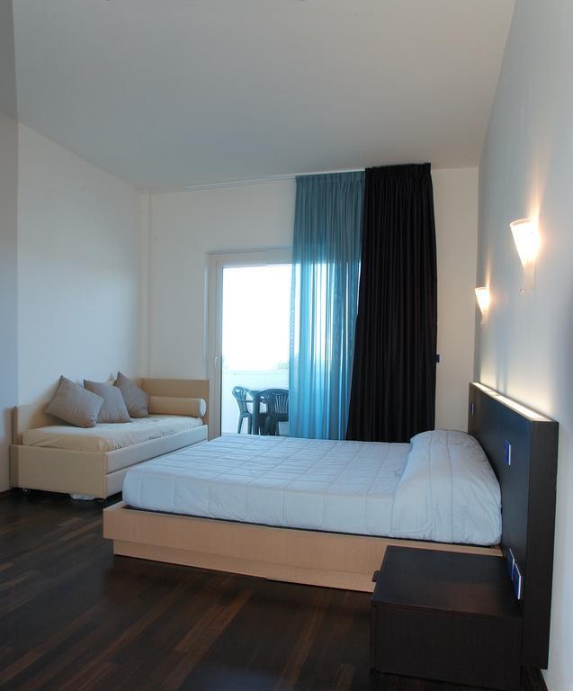 Medi Garden Hotel&Residence Alba Adriatica Exterior photo