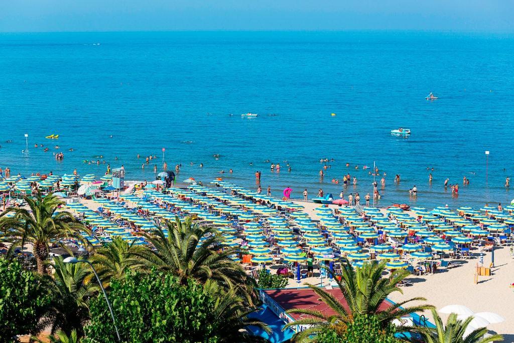 Medi Garden Hotel&Residence Alba Adriatica Exterior photo
