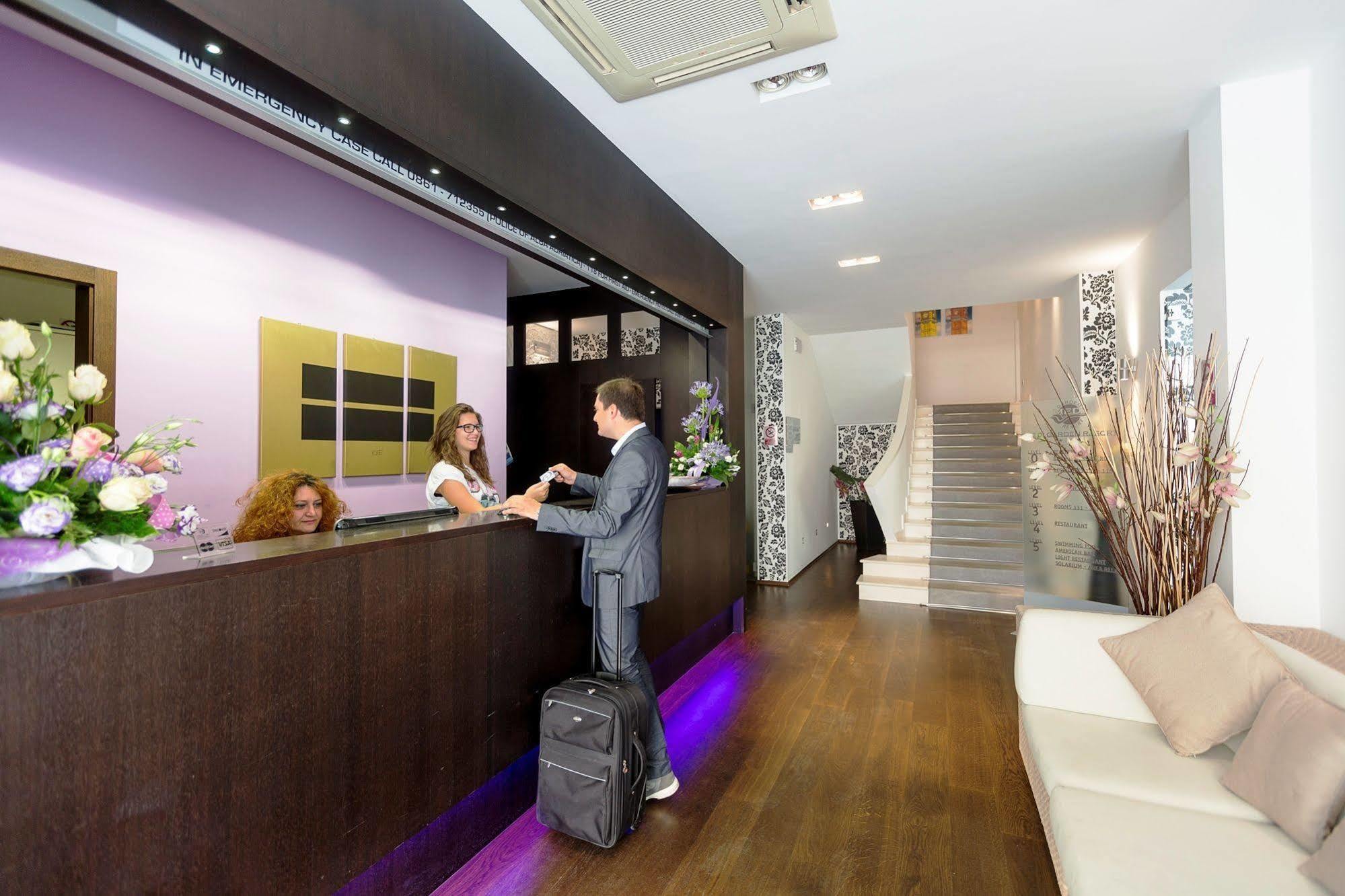 Medi Garden Hotel&Residence Alba Adriatica Exterior photo